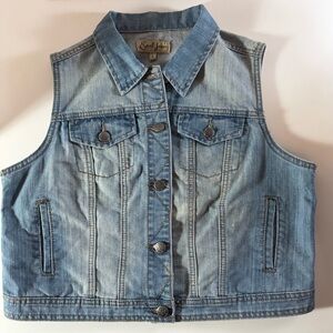 Earl of James bohemian cropped denim
Vest with crochet insert size Large